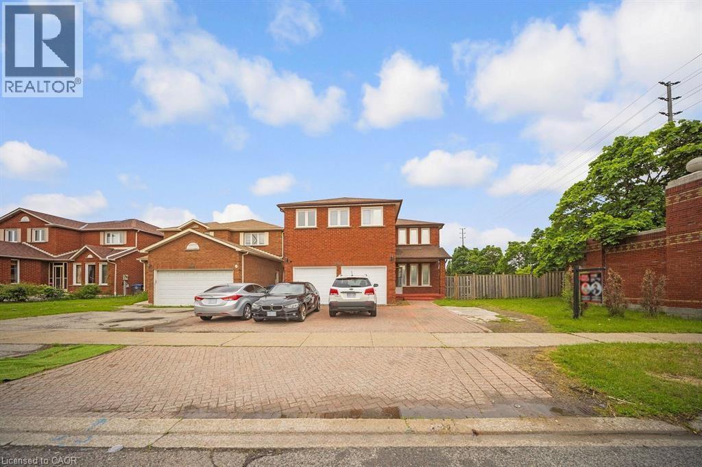 692 HUNTINGTON RIDGE Drive, Mississauga