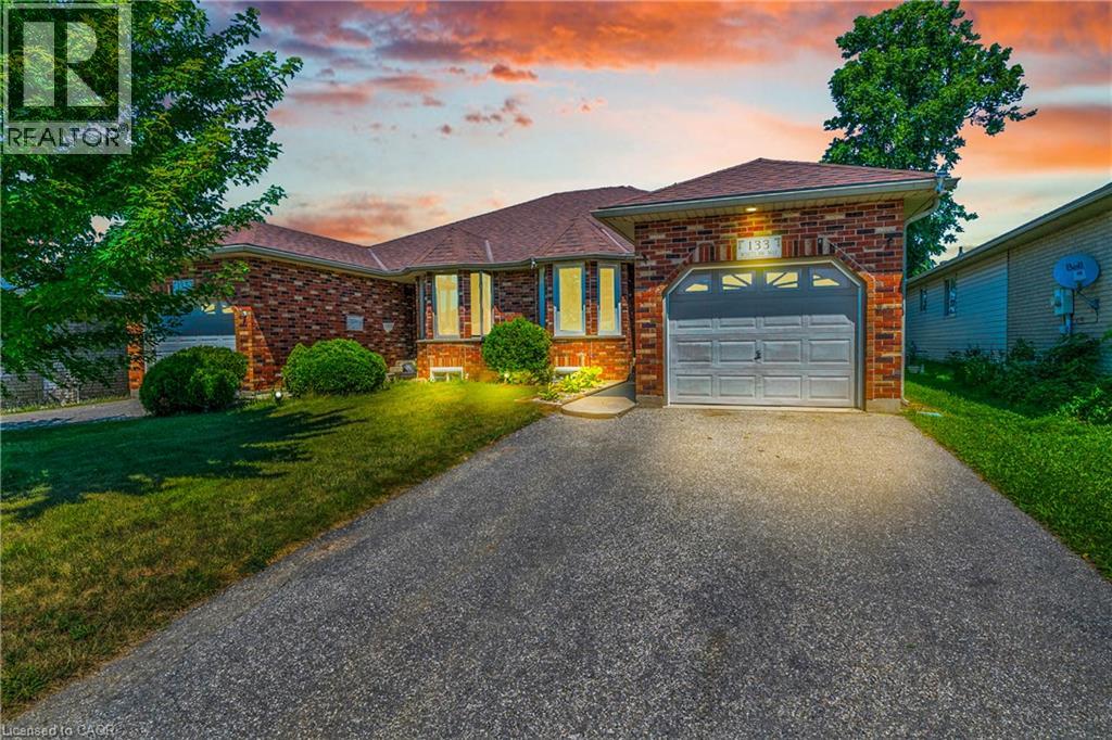 133 WHITLAW Way, Paris