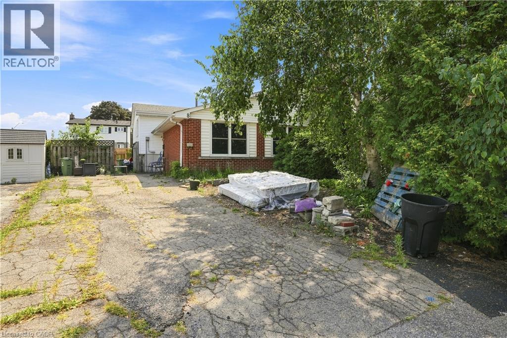 8 BRENDAN Court, Hamilton