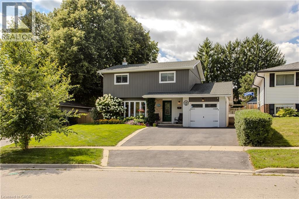 2124 SANDRINGHAM Drive, Burlington