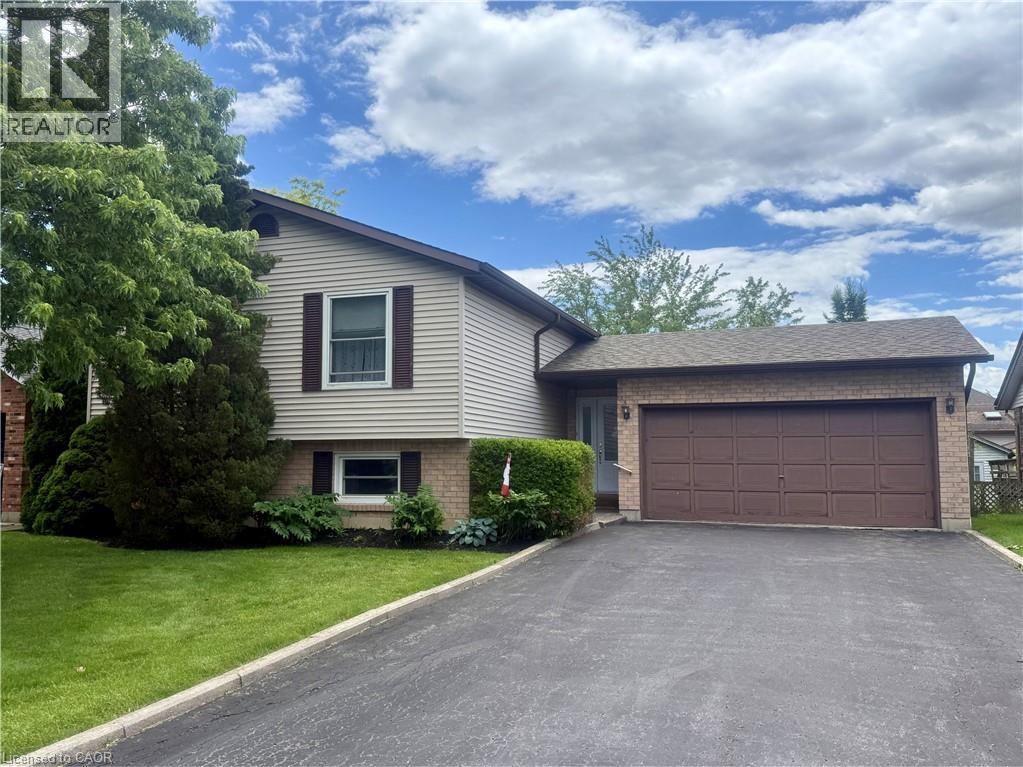 32 MCMASTER Drive, Caledonia