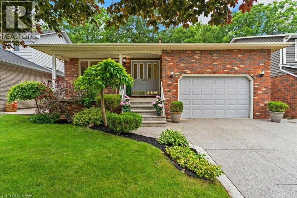 31 PINEWARBLER Drive, Hamilton