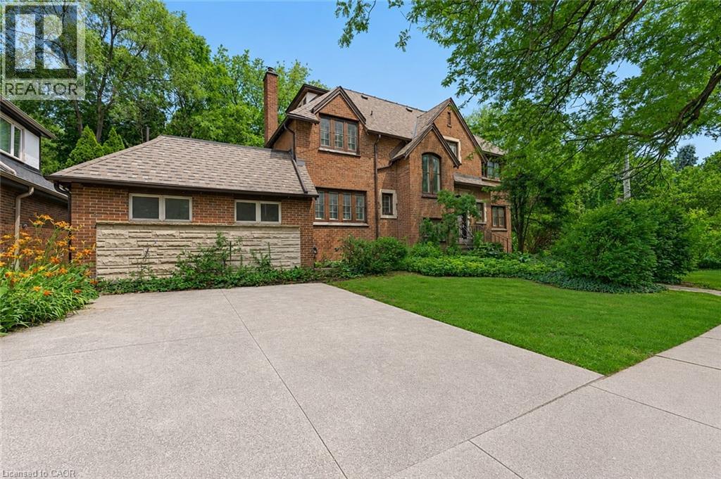 4 FORSYTH Avenue N, Hamilton