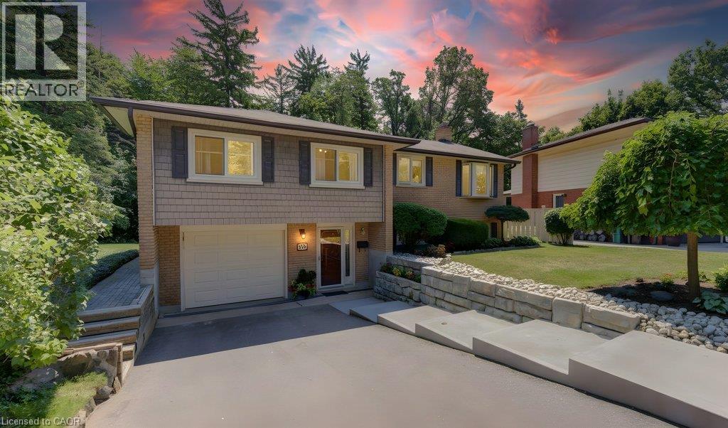 518 TWIN OAKS Crescent, Waterloo
