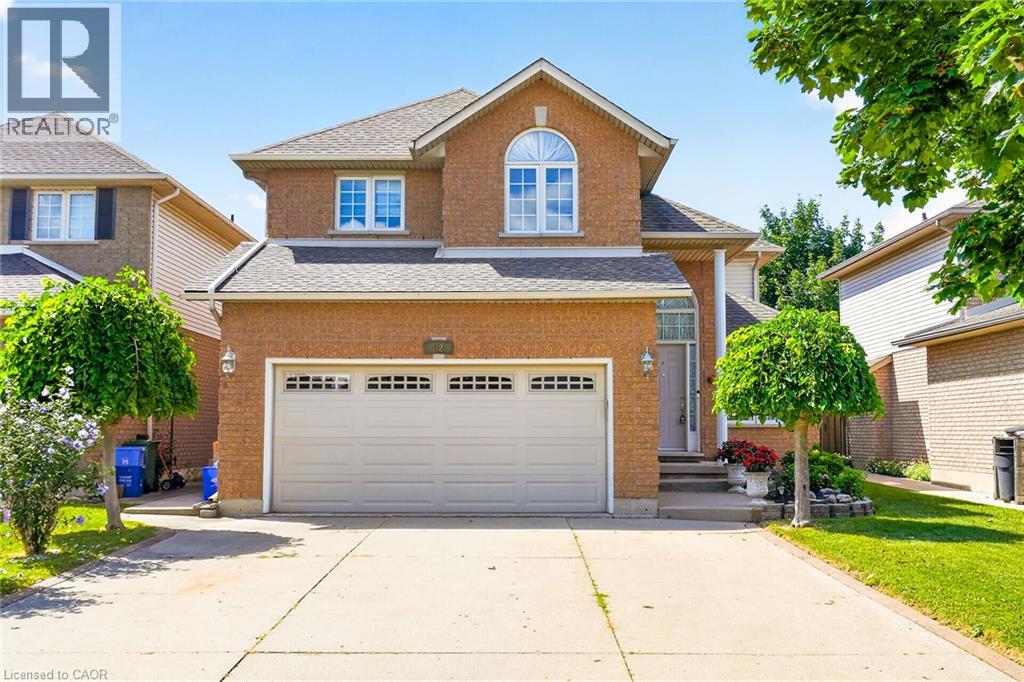 42 HILLGARDEN Avenue, Stoney Creek