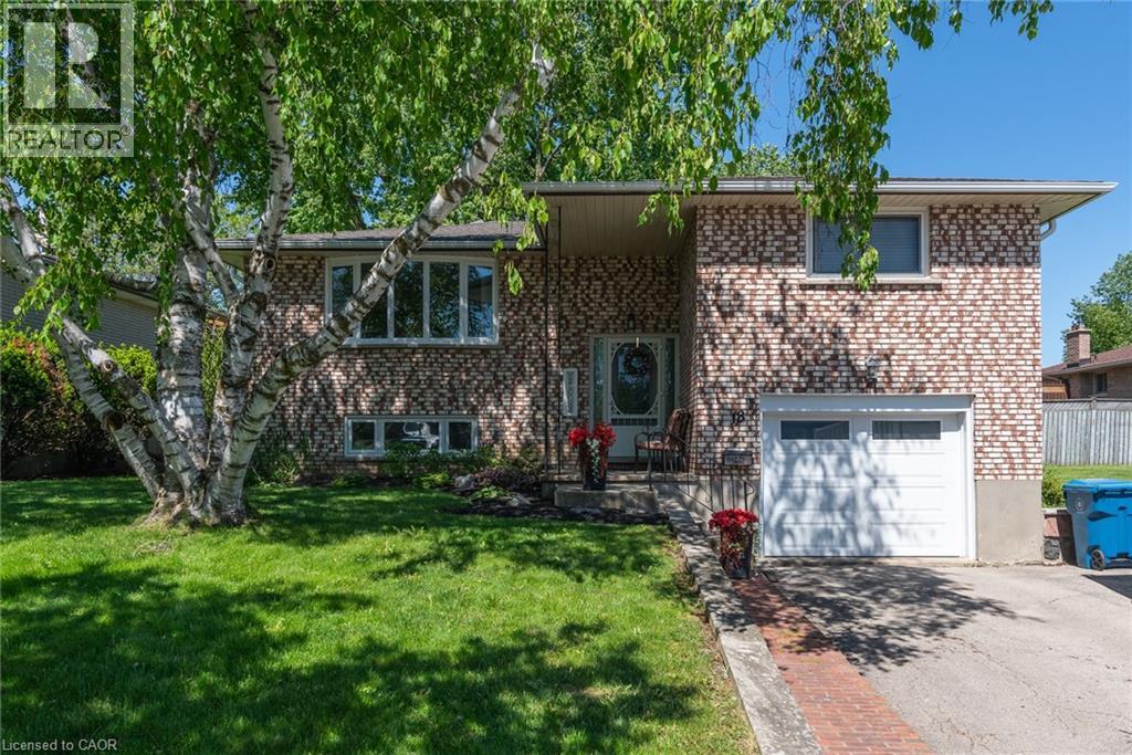 18 MAYBERRY Place, Stratford