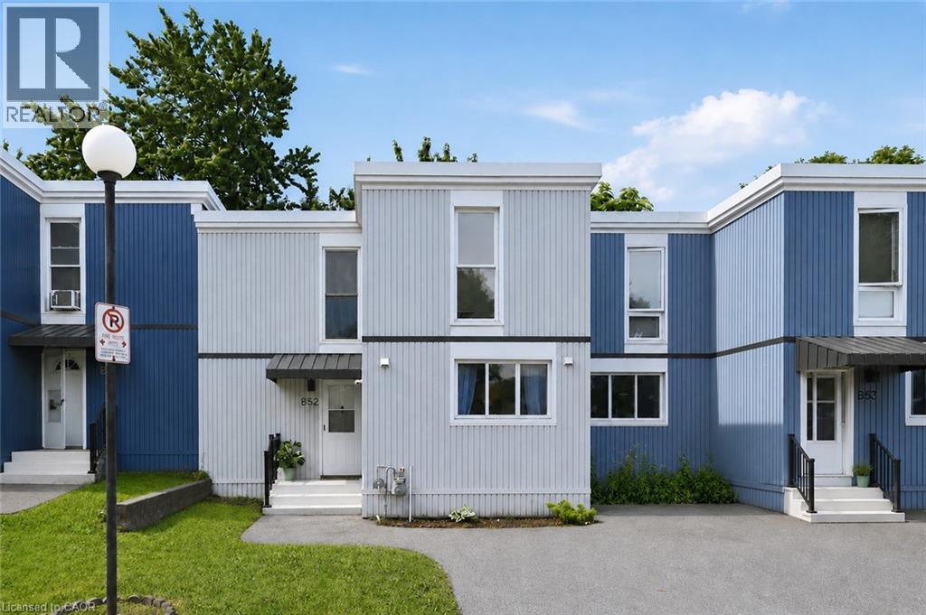 25 BRITTEN Close UnitNo. B52, Hamilton