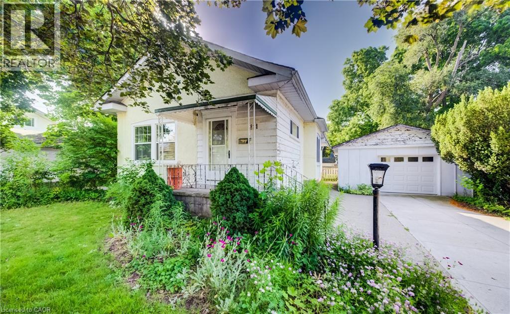 111 PINEWOOD Avenue, Cambridge