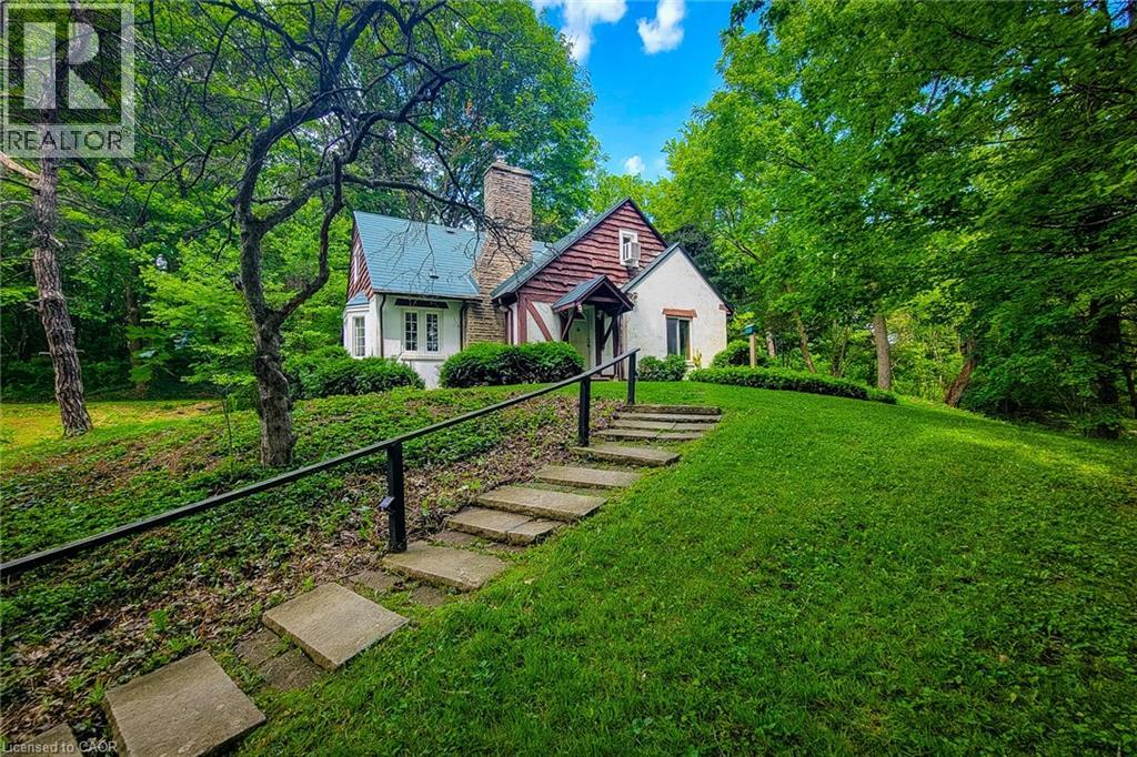 311 GOLF LINKS Road, Hamilton