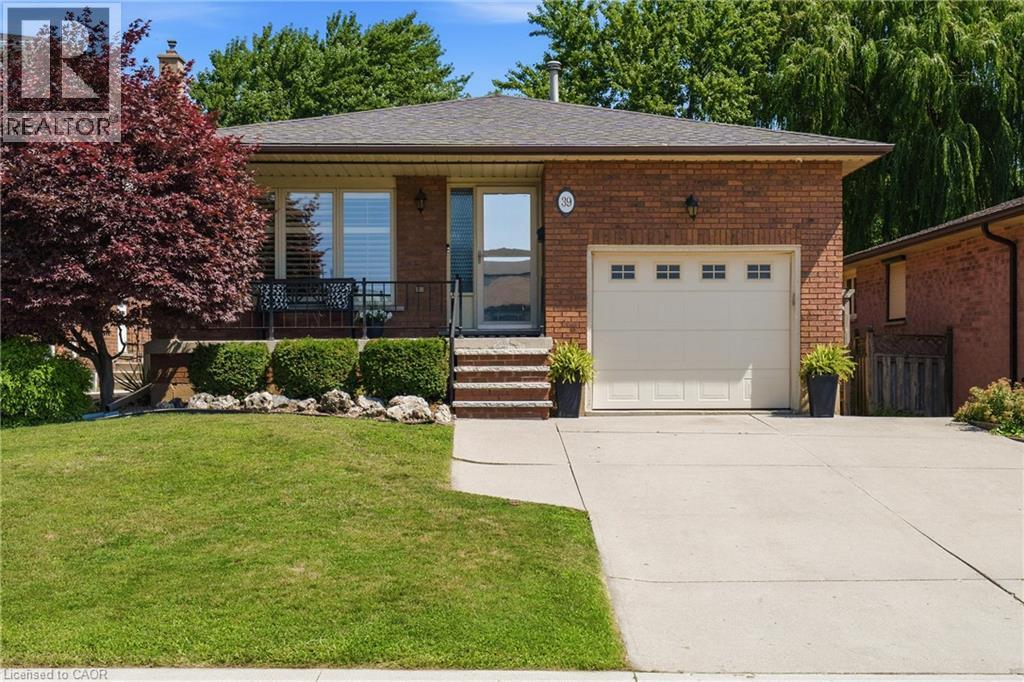 39 TRENHOLME Crescent, Hamilton