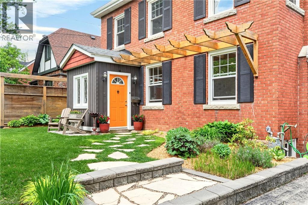 13 TWEEDSMUIR Avenue, Dundas