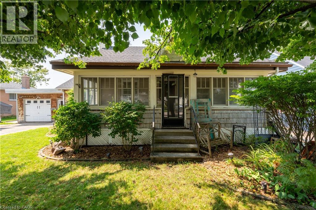 186 NORWICH Avenue, Woodstock