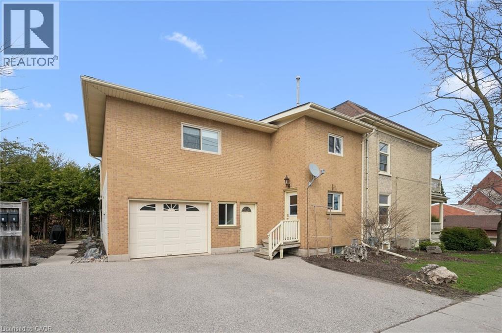 16 HAMPTON Street, Elmira