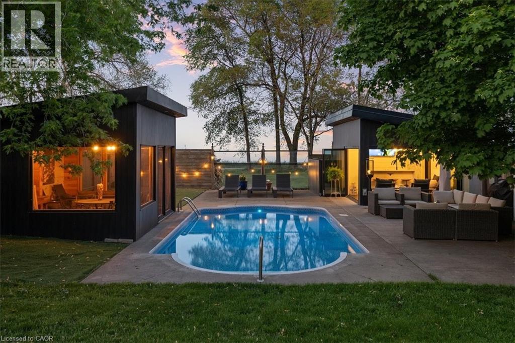573 BEACH Boulevard, Hamilton