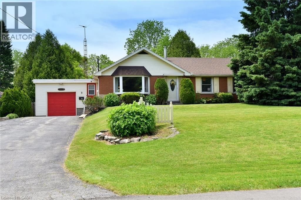 9 WESITE Avenue, Dundas