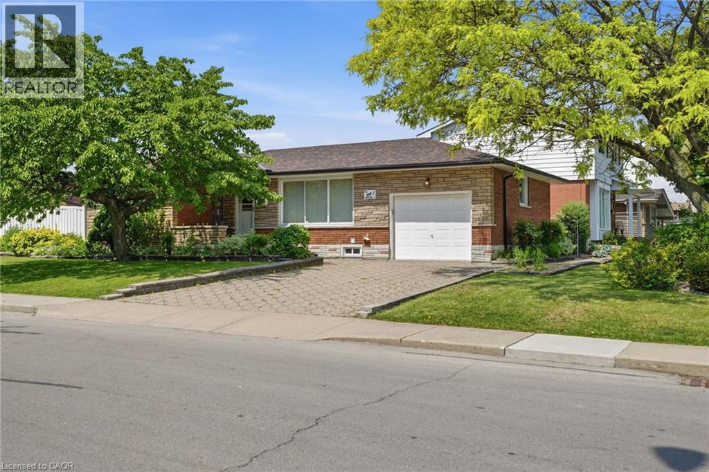 2 DEERBORN Drive, Hamilton