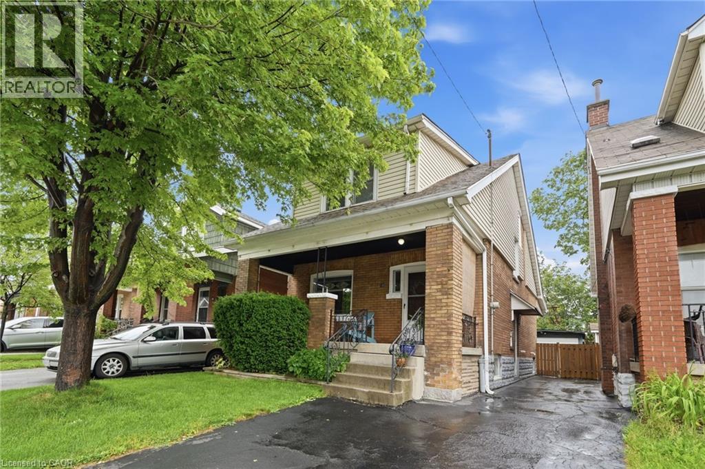 16 CONNAUGHT Avenue N, Hamilton