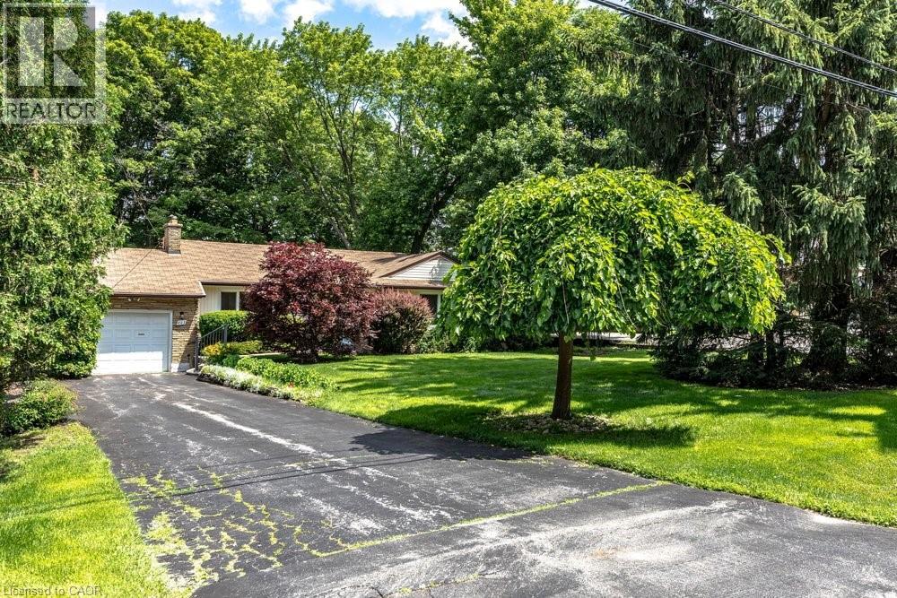 803 MONTGOMERY Drive, Ancaster