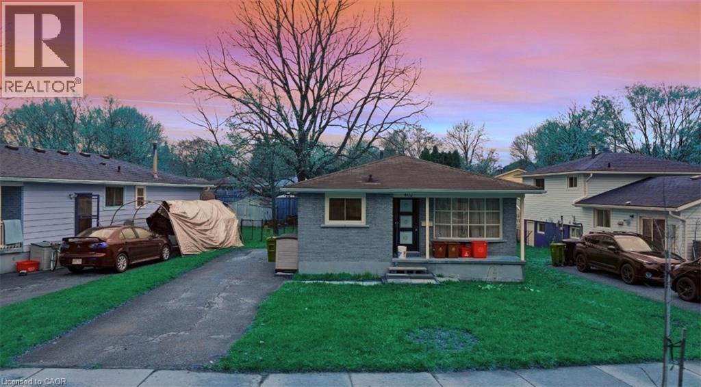 402 MIDWOOD Crescent, Waterloo