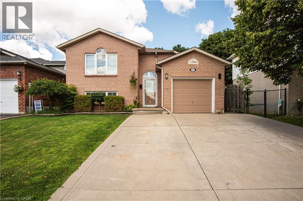 57 OSSINGTON Drive, Hamilton