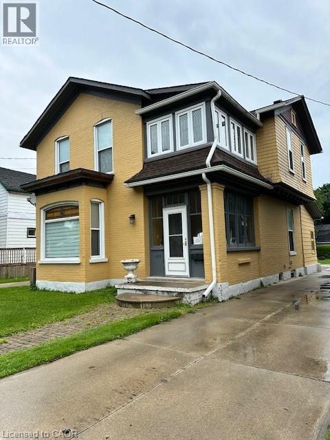 439 MAIN Street W, Listowel