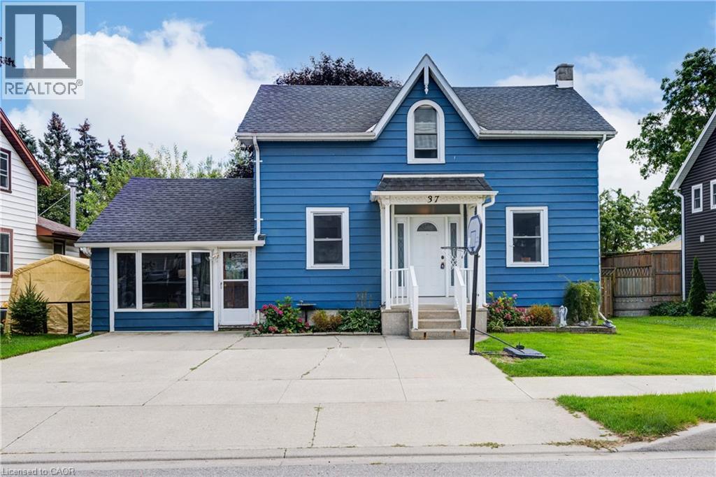 37 DECEW Street W, Tavistock