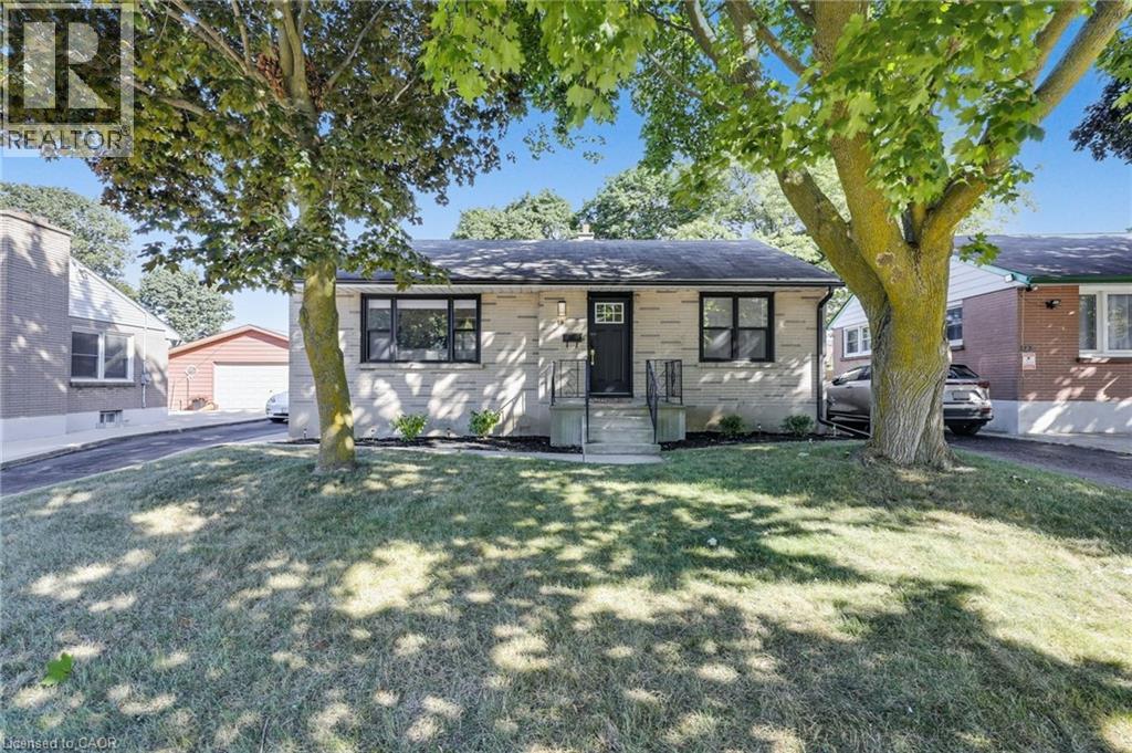 18 TWEEDSMUIR Avenue, London