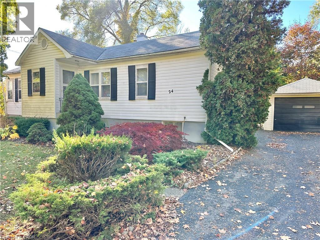 24 HUNT Street N, Simcoe