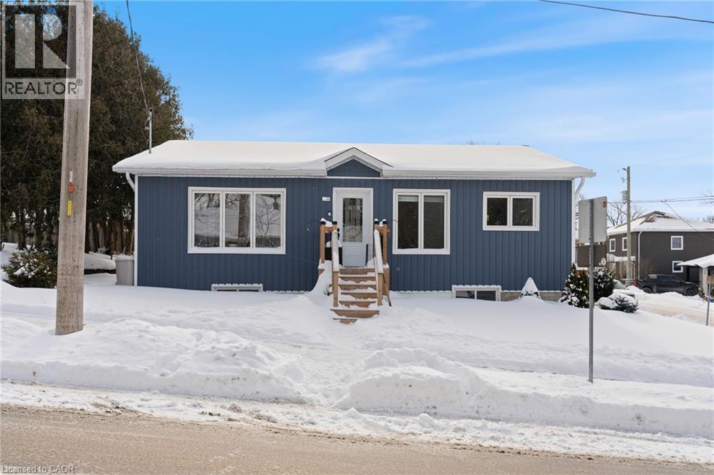 32 NICHOL Street W, Waterford