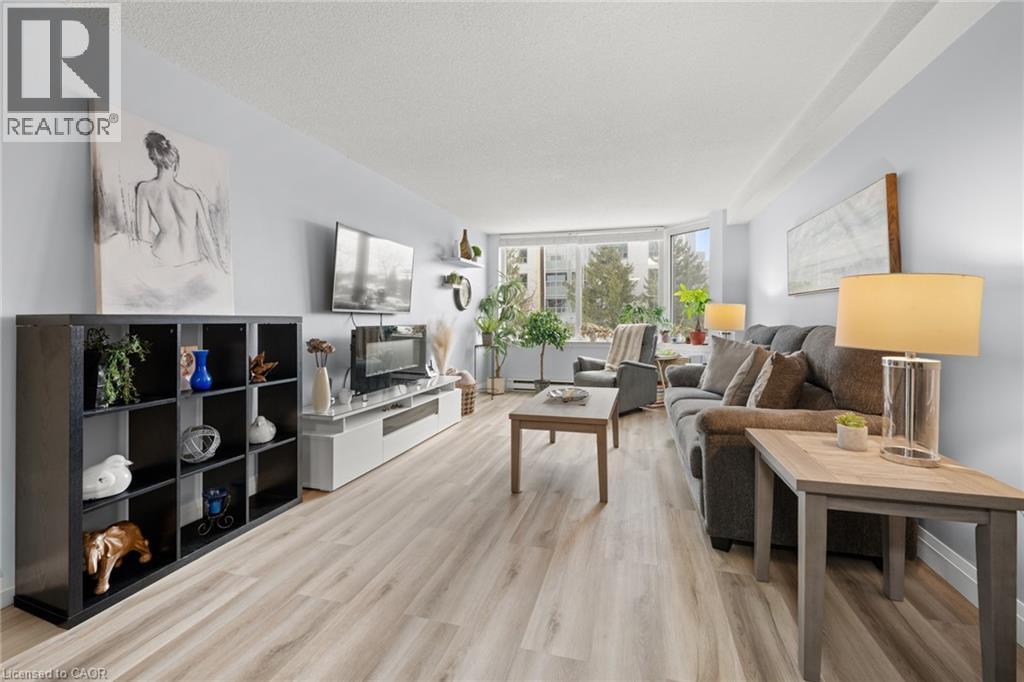 35 GREEN VALLEY Drive UnitNo. 204, Kitchener