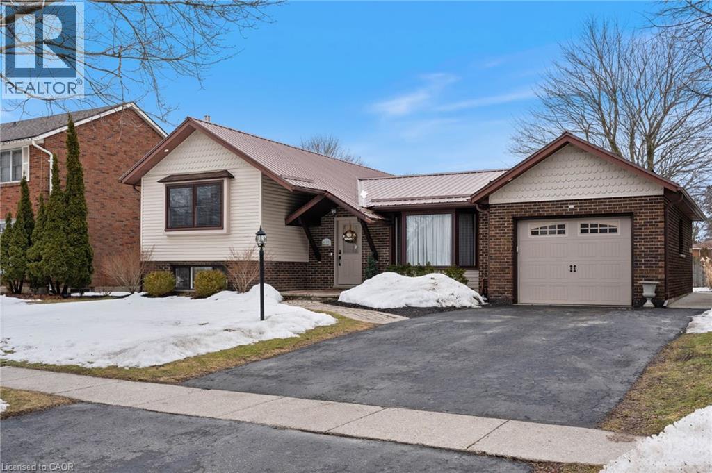 112 OAK Street, Simcoe