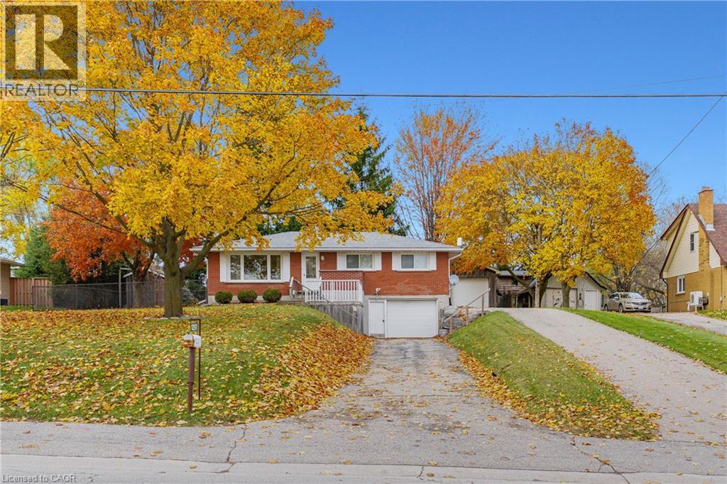 1297 QUEENS BUSH Road, Wellesley