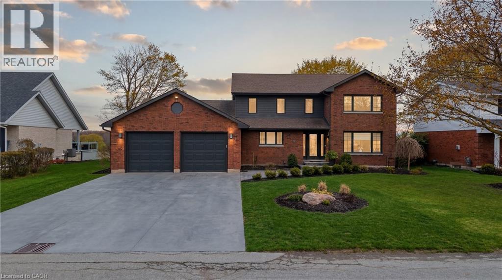 890 PERKIN Crescent, Listowel