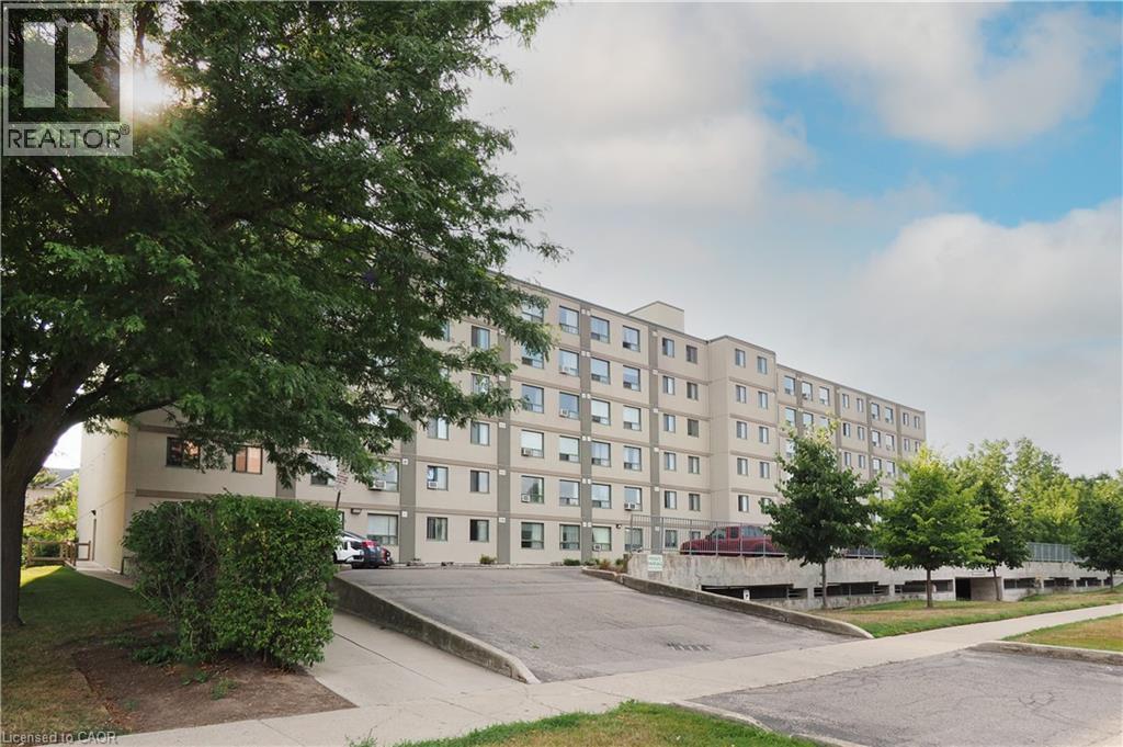 18 HOLBORN Court UnitNo. 402, Kitchener