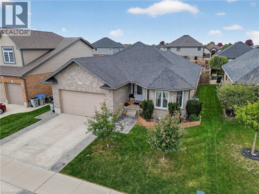 925 RESERVE Avenue S, Listowel