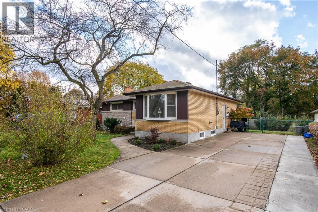 63 ELLIS Crescent S, Waterloo