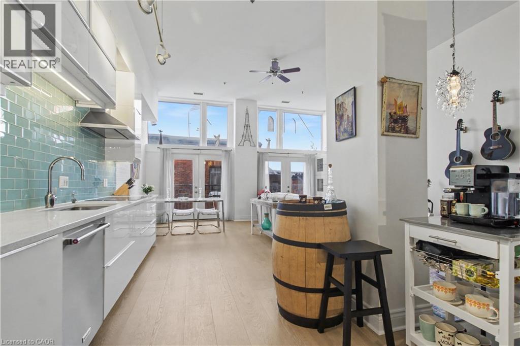 276 W KING Street W UnitNo. 213, Kitchener