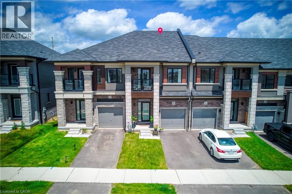 43 GEORGE BRIER Drive W, Paris