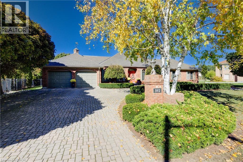 592 MANORWOOD Court, Waterloo