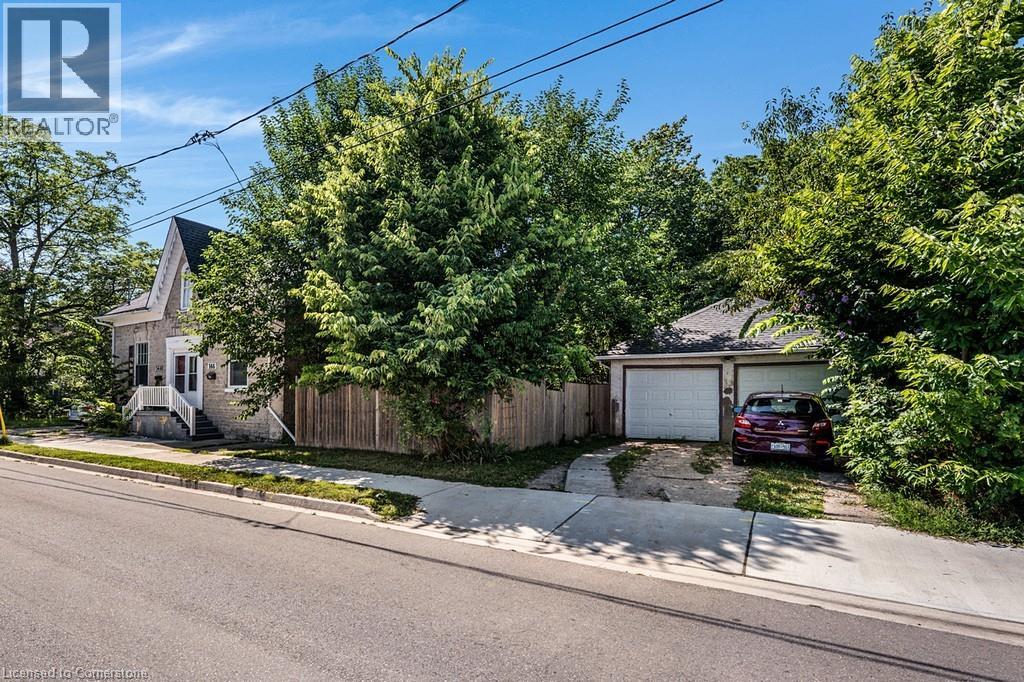 146 WESTMINSTER Drive S, Cambridge