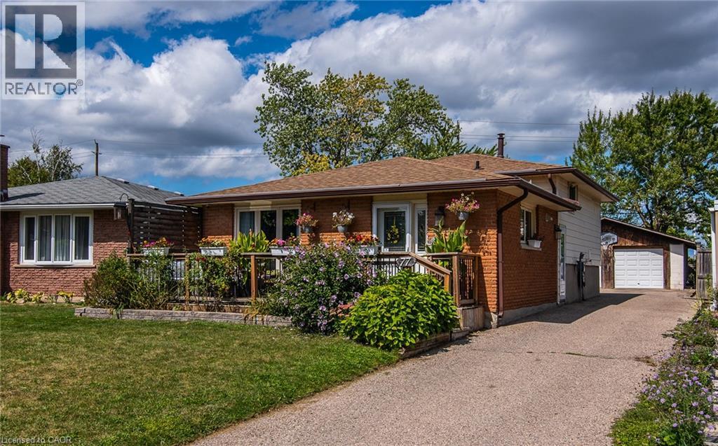 77 ROBERTS Crescent, Kitchener