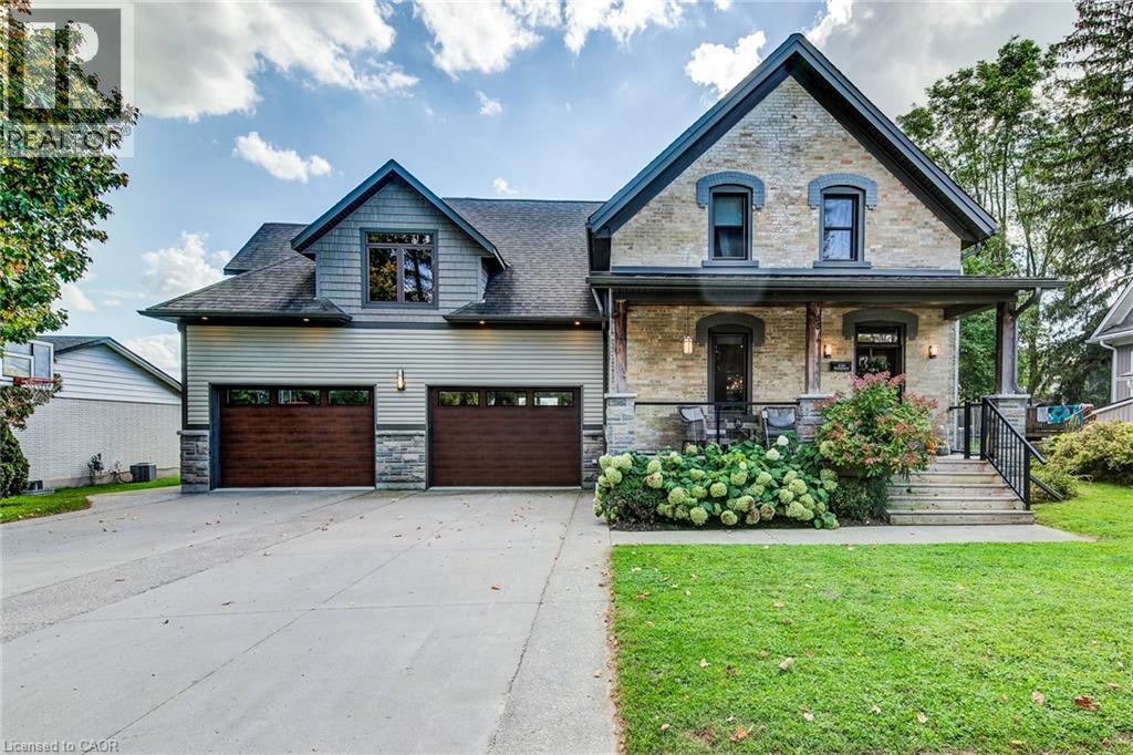 1020 DOERING Street, Wellesley