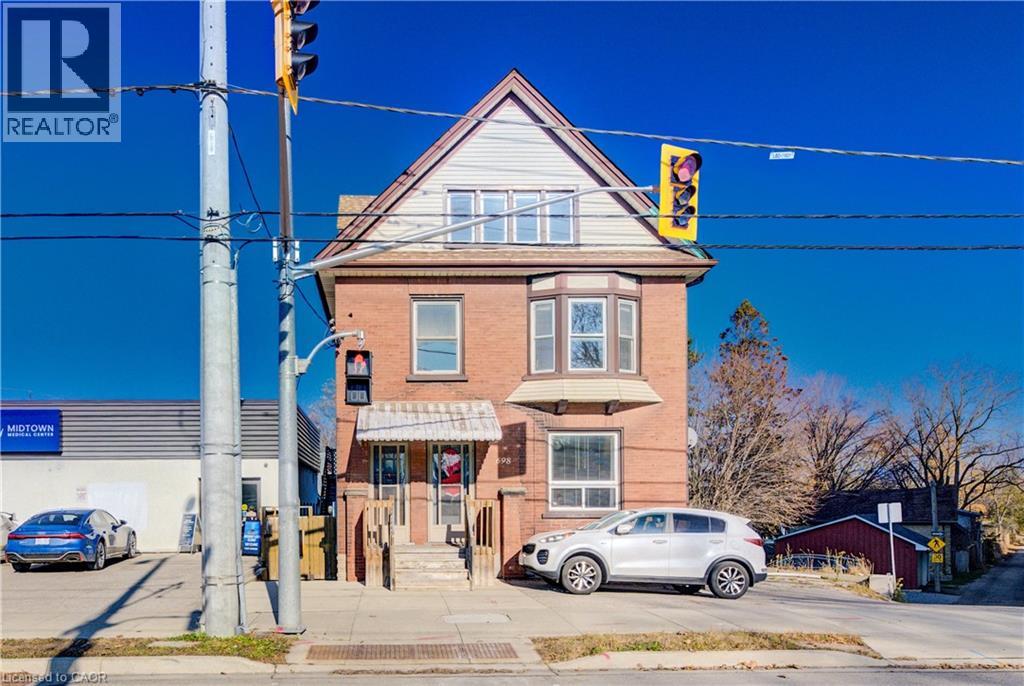 698 KING Street W, Kitchener
