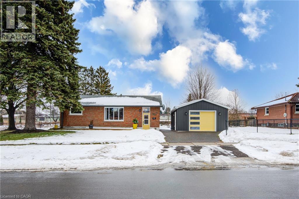 1040 WARWICK Street, Woodstock