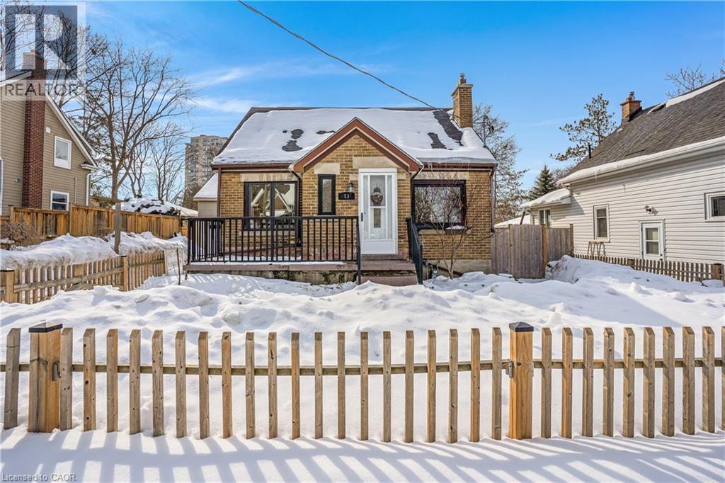 13 DEVITT Avenue N, Waterloo