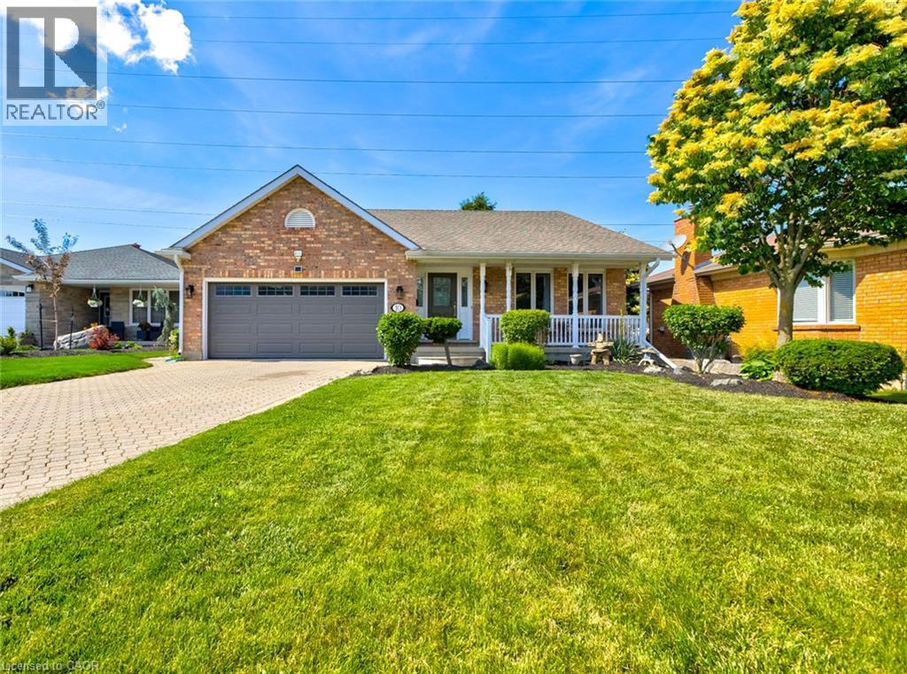 10 GLEN ABBEY Court, Woodstock