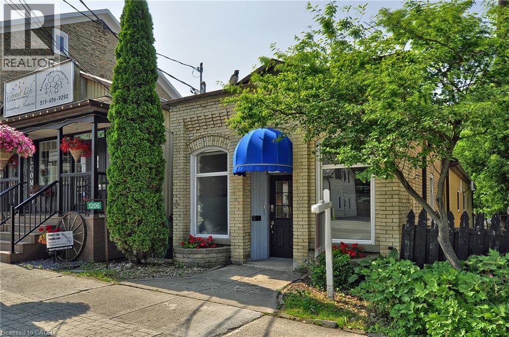 1206 QUEEN S BUSH Road, Wellesley
