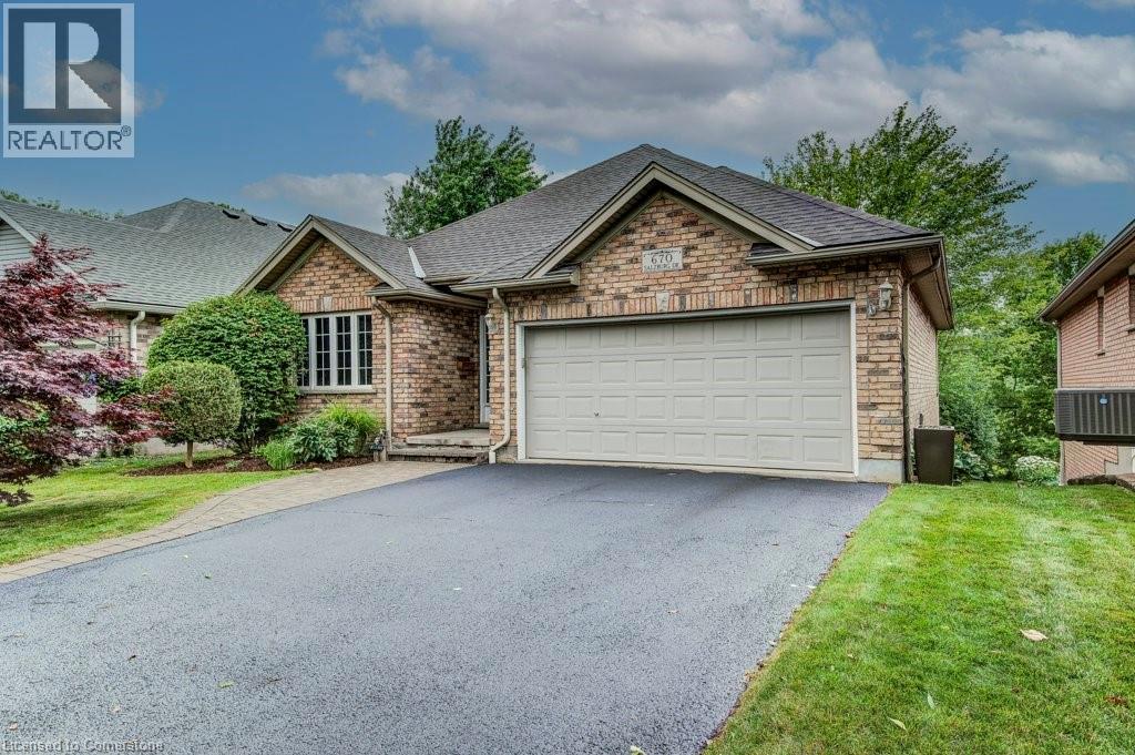 670 SALZBURG Drive, Waterloo