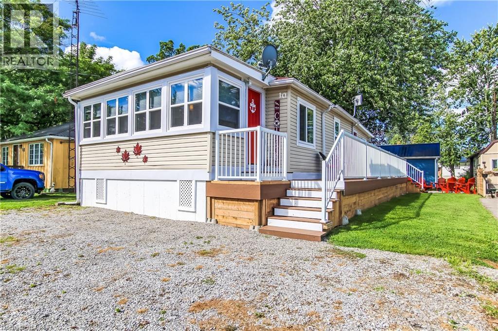 10 FOURTH Avenue, Long Point