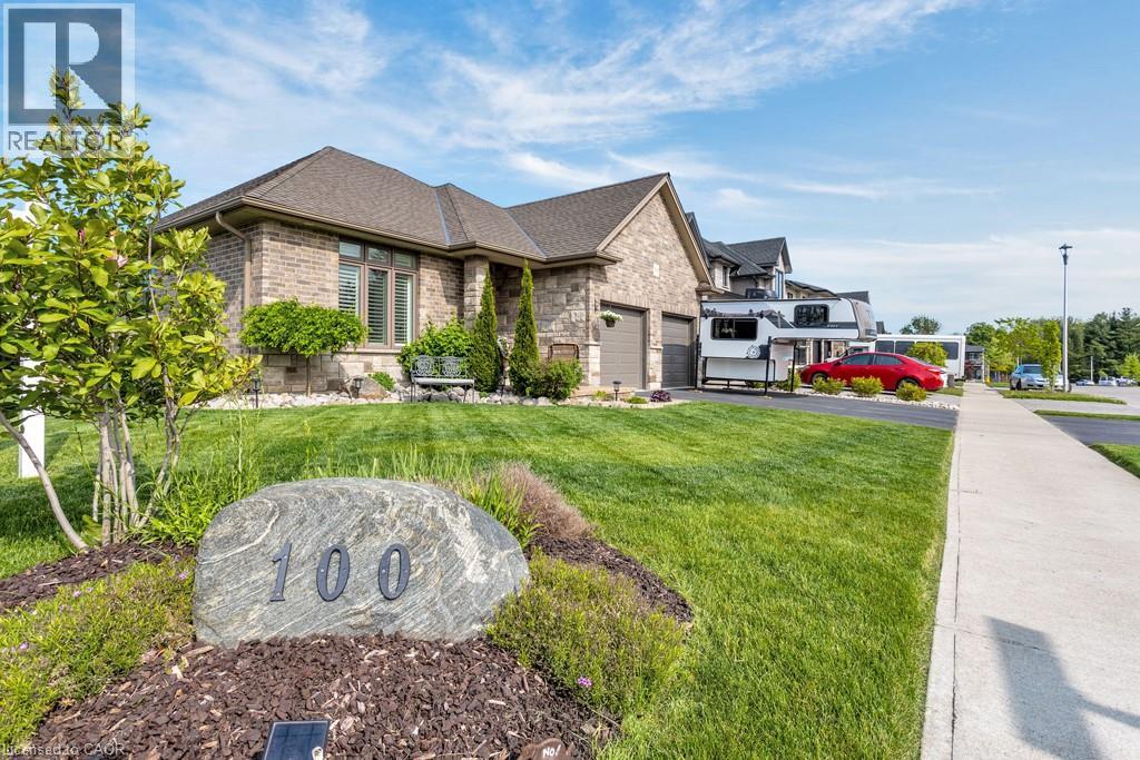 100 TAMARACK Boulevard, Woodstock